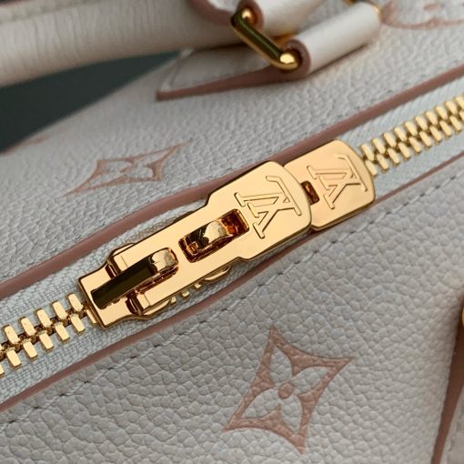 Top quality original order M14291 produced by LvjiaThis Speedy Bandouli è re 20 handbag revitalizes the brand's classic Monogram Empreinte leather, outlining the pattern in the same color tone, and enriching the details with striped lining, eye-catching padlocks, and detachable chains. The compact configuration can accommodate daily needs and is suitable for both handheld and crossbody.13.5 x 12 x 20.5 cm 900(Height x Width x Length) - 图片 5