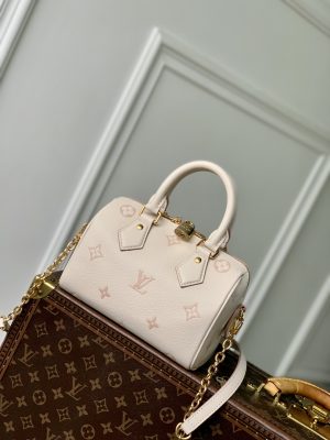 Top quality original order M14291 produced by LvjiaThis Speedy Bandouli è re 20 handbag revitalizes the brand's classic Monogram Empreinte leather, outlining the pattern in the same color tone, and enriching the details with striped lining, eye-catching padlocks, and detachable chains. The compact configuration can accommodate daily needs and is suitable for both handheld and crossbody.13.5 x 12 x 20.5 cm 900(Height x Width x Length)