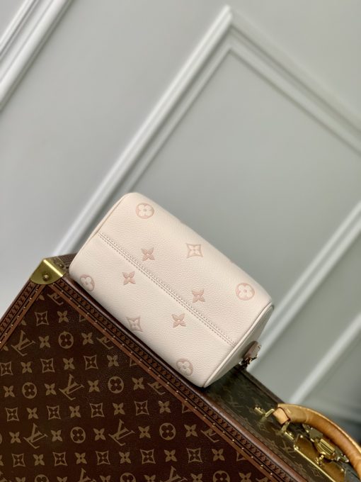 Top quality original order M14291 produced by LvjiaThis Speedy Bandouli è re 20 handbag revitalizes the brand's classic Monogram Empreinte leather, outlining the pattern in the same color tone, and enriching the details with striped lining, eye-catching padlocks, and detachable chains. The compact configuration can accommodate daily needs and is suitable for both handheld and crossbody.13.5 x 12 x 20.5 cm 900(Height x Width x Length) - 图片 4