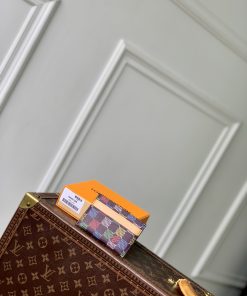 N00189 produced by LvjiaThis wallet is made of LVers Damier denim fabric